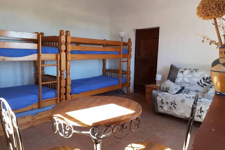 Gîte pour 10 personnes, avec jardin à Saint-Julien-les-Rosiers - 2