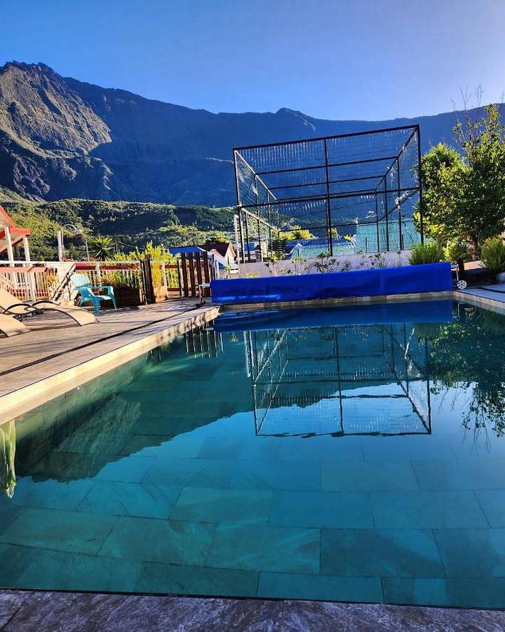 Chambre d’hôte pour 4 personnes, avec piscine ainsi que vue et terrasse à Cilaos - 2