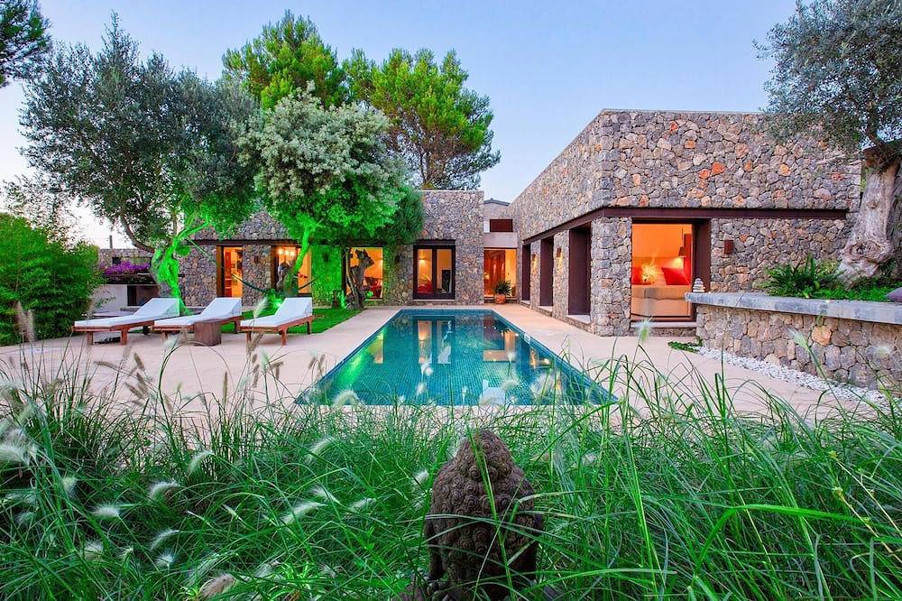 Prachtige moderne design villa op berg op unieke locatie, terrassen en zwembad in George Sand, Valldemossa