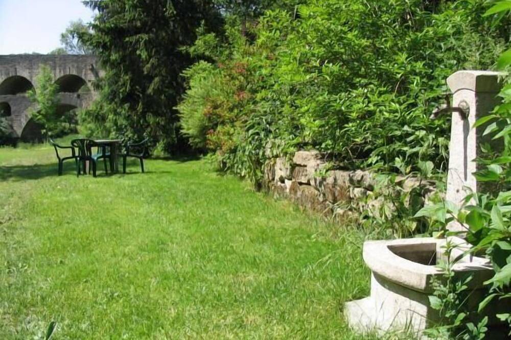 Ganze Wohnung, Großzügige Ferienwohnung (28 qm) für zwei Personen mit eigener Küche und kostenfreiem Wlan in Rothenburg ob der Tauber, Taubertal