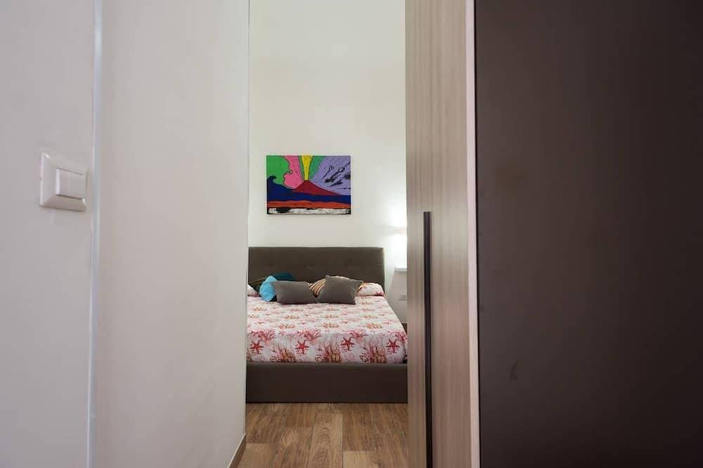 Entire apartment, From Central Station free wifi in Naples, Naples Province