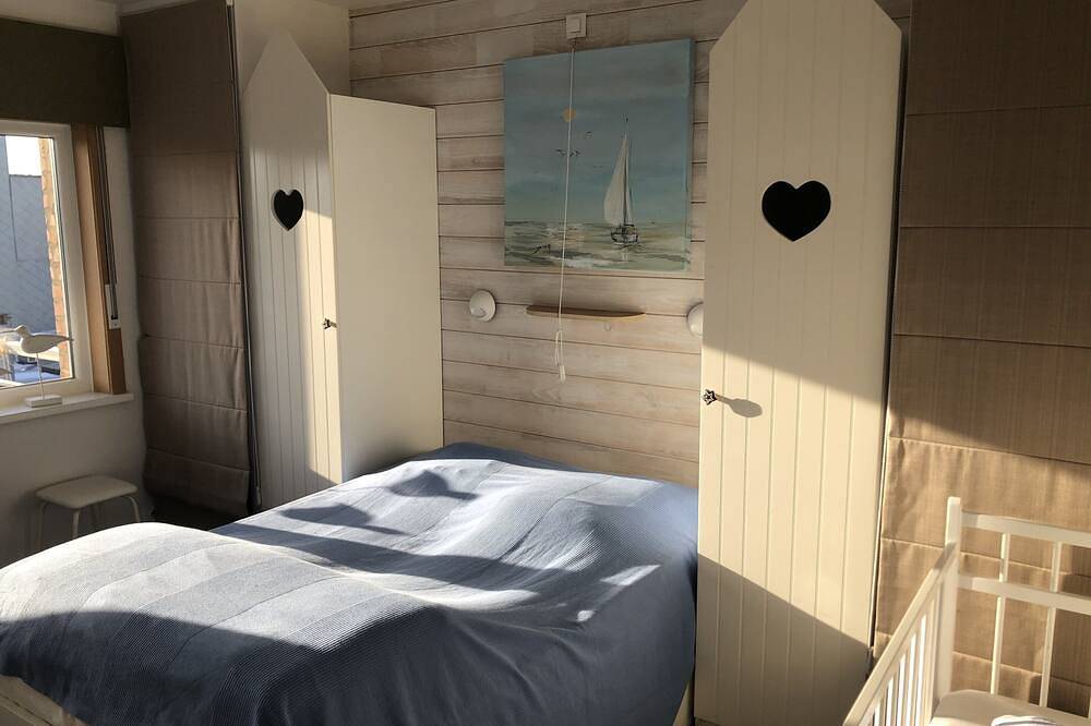 Ganze Wohnung, Seafront, 95 m2 5th floor apartment, 3 bedrooms, Wi-fi, Garage, Terrace in Koksijde-Bad, Koksijde
