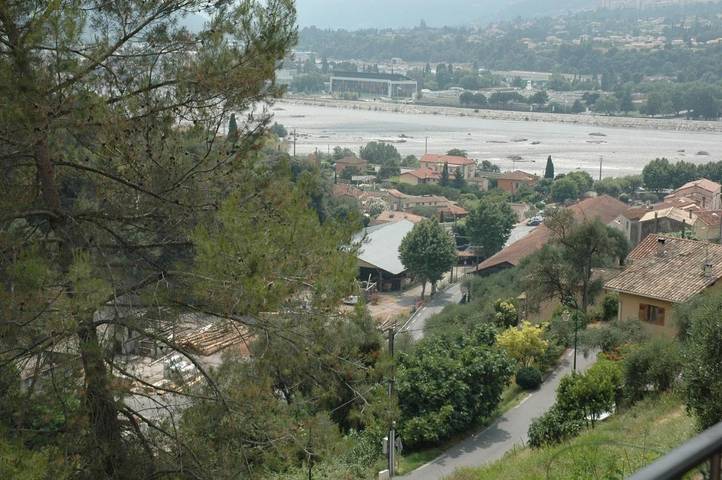 Gîte pour 4 personnes, avec Terrasse et Jardin ainsi que Piscine et Vue à Castagniers