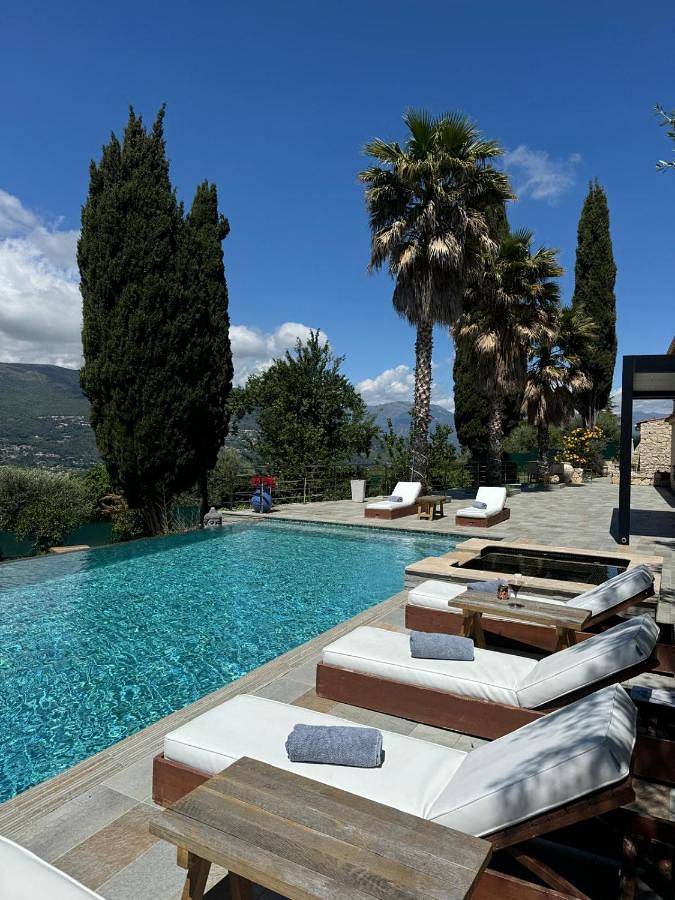 Chambre d’hôte pour 2 personnes, avec jacuzzi ainsi que piscine et jardin à Nice - 3