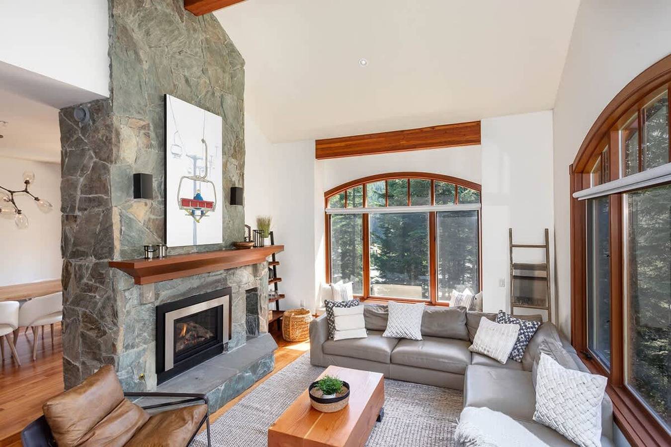 Geheel appartement, Ski Access Townhouse w  Hot Tub   Incredible Views in Whistler, Whistler Blackcomb