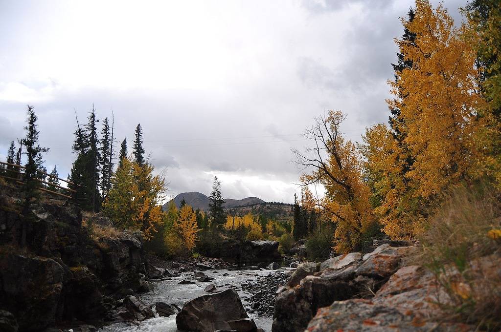 Jurte neben Clarks Gabelung des Yellowstone River, 30 Minuten von Yellowstone entfernt in Cody (WY), Absaroka Range