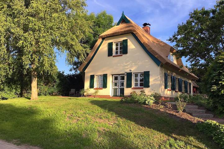 Ferienhaus für 6 Personen, mit Sauna und Garten sowie Terrasse, mit Haustier in Lancken-Granitz