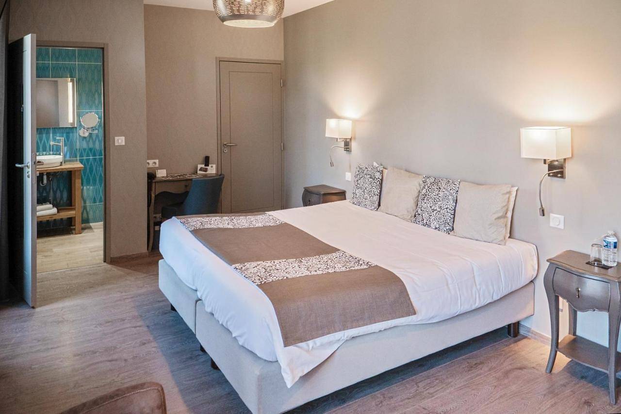 Double Room in Thiron-Gardais, Région de Nogent-le-Rotrou