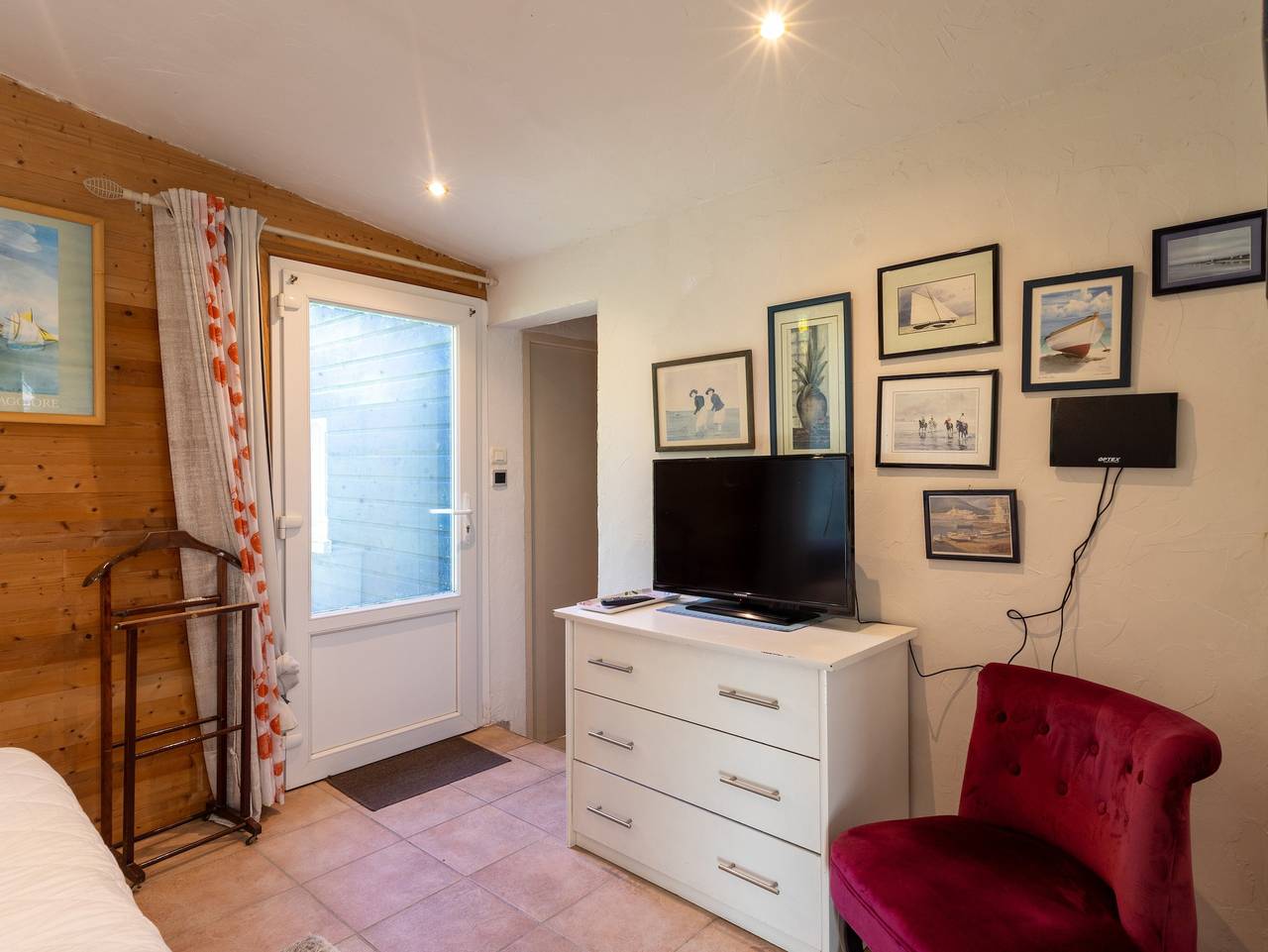 Chambre d'hôtes 'Chalet Prunelle' avec jardin partagé et Wi-Fi in Beg-Léguer, Lannion