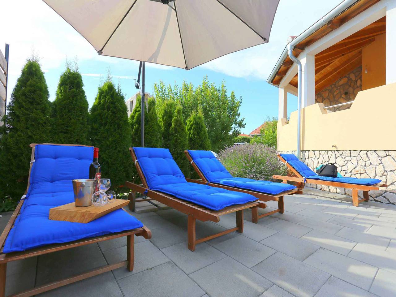 Geheel vakantieappartement, Vakantiewoning met airconditioning en zwembad  in Polača, Zadar