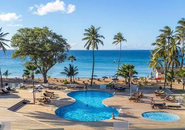 Hôtel pour 2 personnes, avec piscine ainsi que bassin pour enfant et jardin, animaux acceptés en Guadeloupe