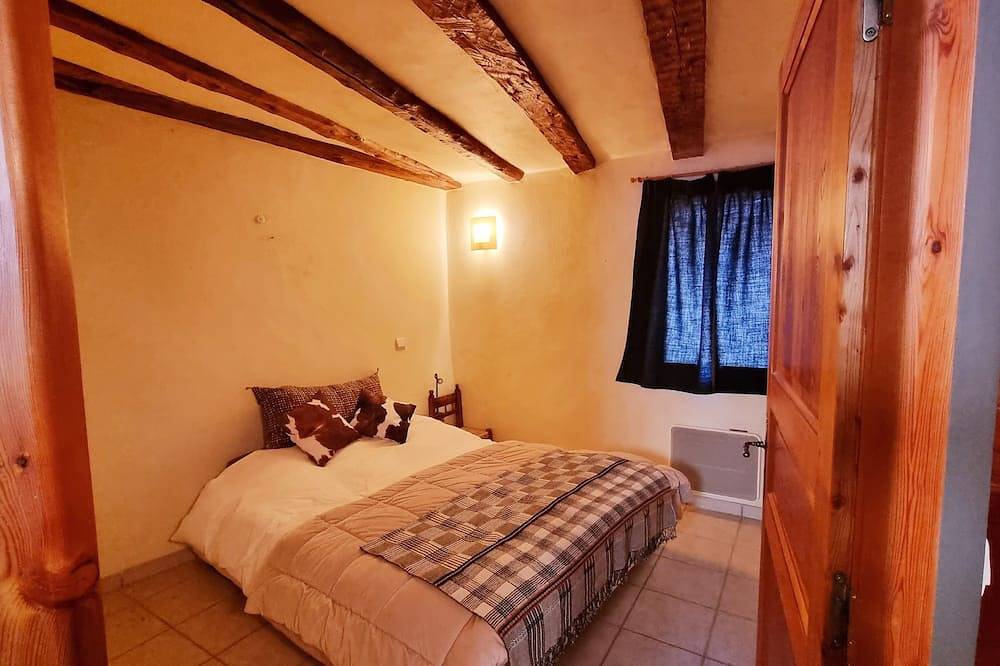 Between St Veran And Ceillac Beautiful chalet comfort mezzanine fireplace 3Bathrooms  in Château-Ville-Vieille, Queyras
