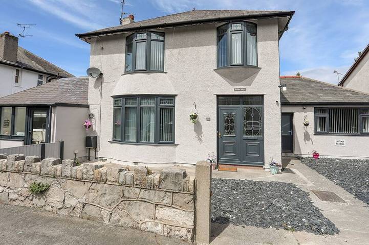 Holiday rental for 10 people, with garden and hot tub in Prestatyn