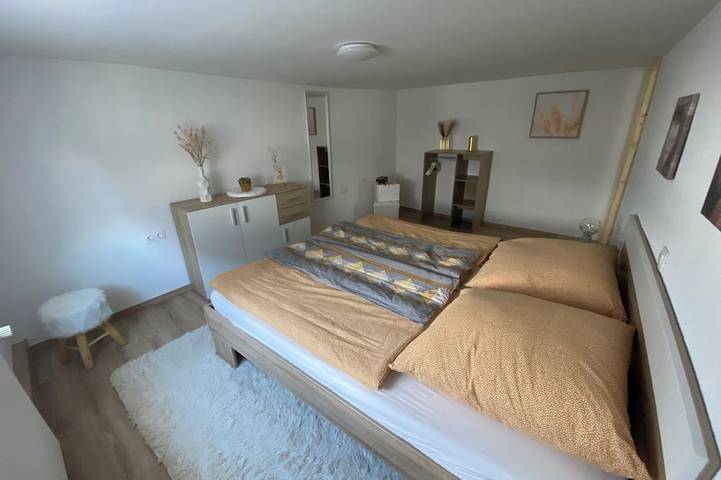 Ganze Wohnung, Gemütliche, moderne Ferienwohnung nahe Dresden, große Terrasse & Freibad im Dorf in Dorfhain, Osterzgebirge