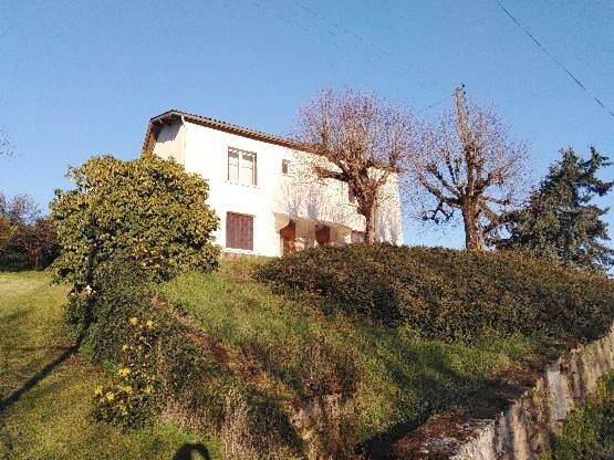 Location de vacances pour 5 personnes, avec Terrasse ainsi que Jardin et Vue à Cransac