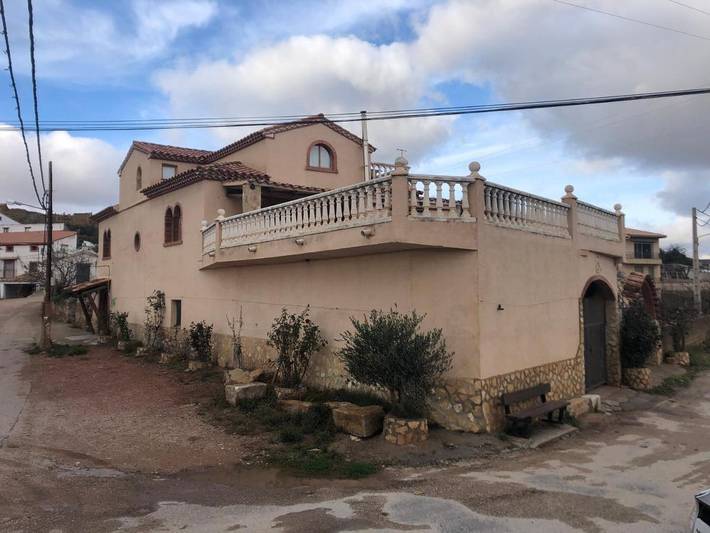 Casa rural para 2 personas, con Terraza además de Jardín y Vistas en Plou
