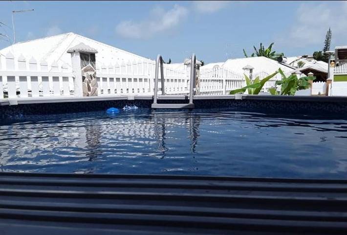 Cottage pour 6 personnes, avec jardin et piscine dans Le Village O Ti Bouboul