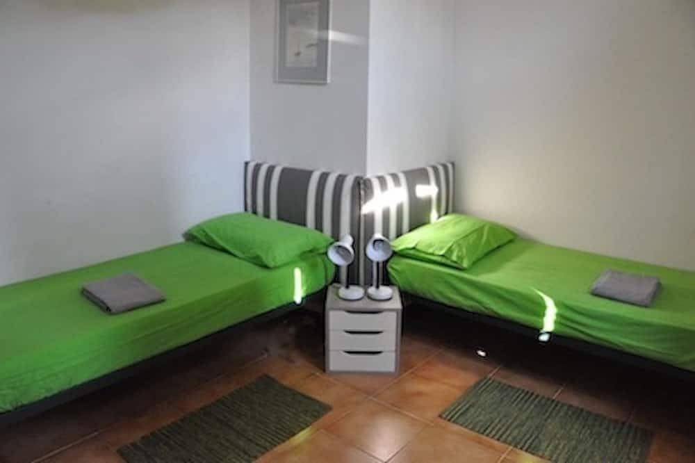 Geheel appartement, Apartment in semi-detached house, quiet location, sea view in Ospedaletti, Ospedaletti Gemeente