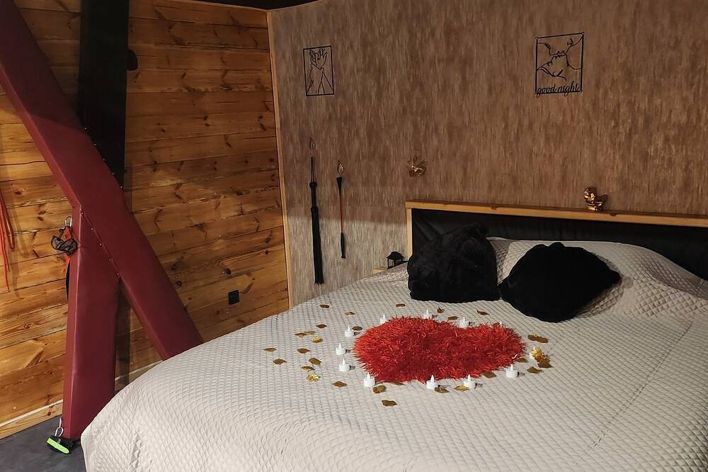 The Secret Love Room in Saint-Aigulin, Région de Jonzac