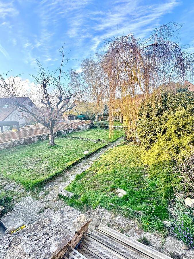 Chambre d’hôte pour 6 personnes, avec terrasse ainsi que jardin et vue, animaux acceptés à Château-Chalon - 3