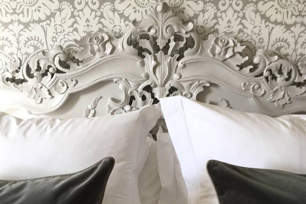 Luxury King Ensuite with Garden View with veranda at Coswarth House in Padstow, Cornwall