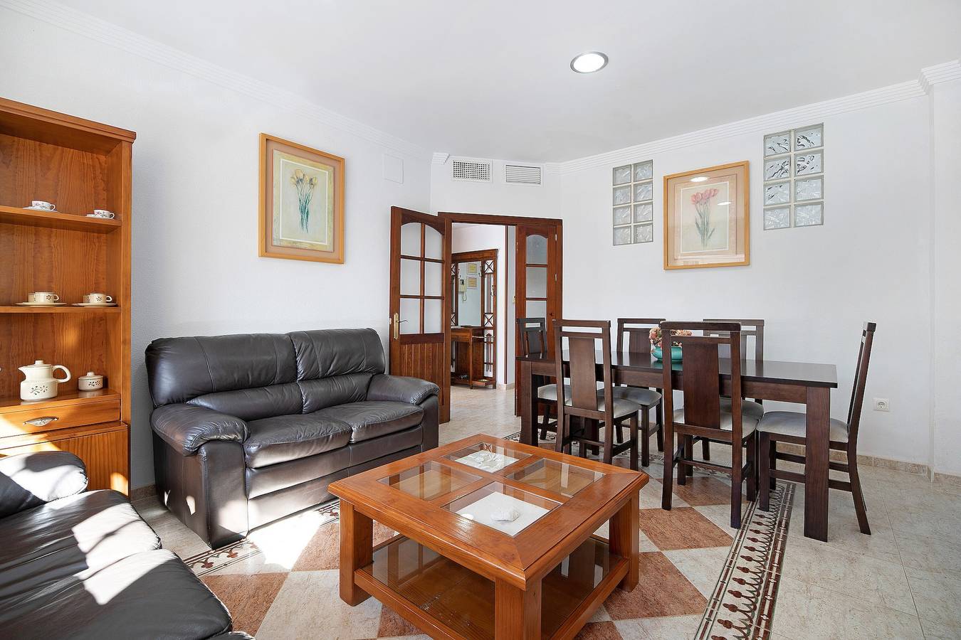 Villa Fátima with Pool, Garden & Wi-Fi in Playa La Barrosa, Chiclana de la Frontera