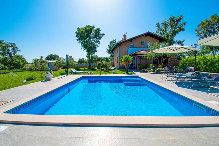 Villa für 10 Personen, mit Pool und Balkon sowie Garten in Marčana - 2