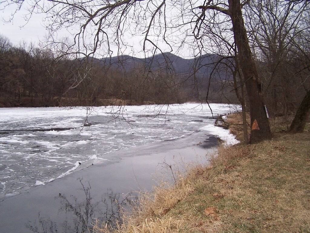 Log Cabin for 6 Guests in Page County