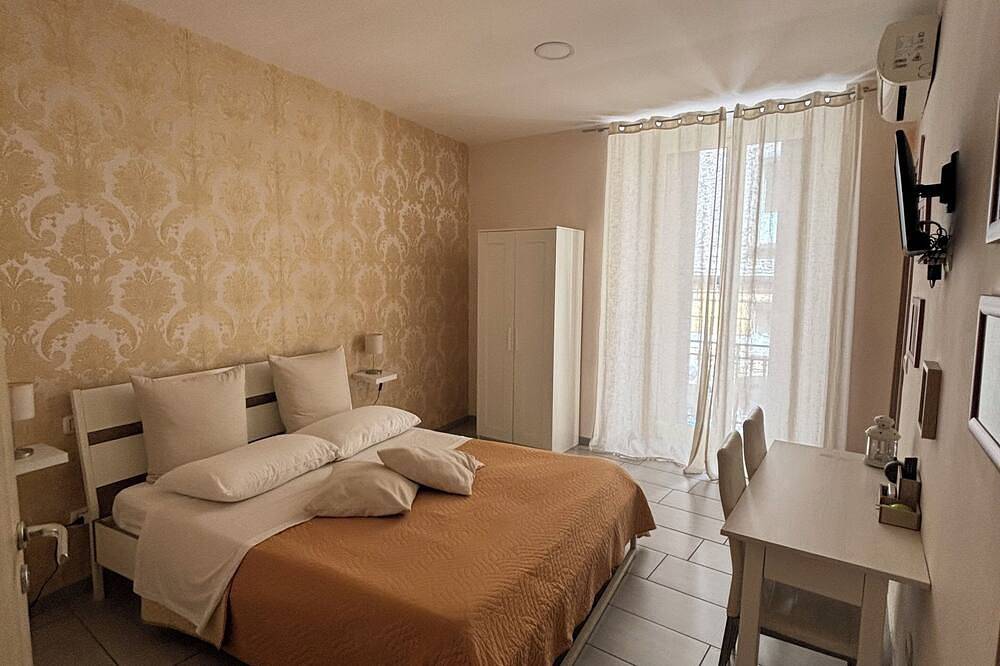 Cozy Double Room in the heart of the city of Naples. in Nápoles, Provincia de Nápoles