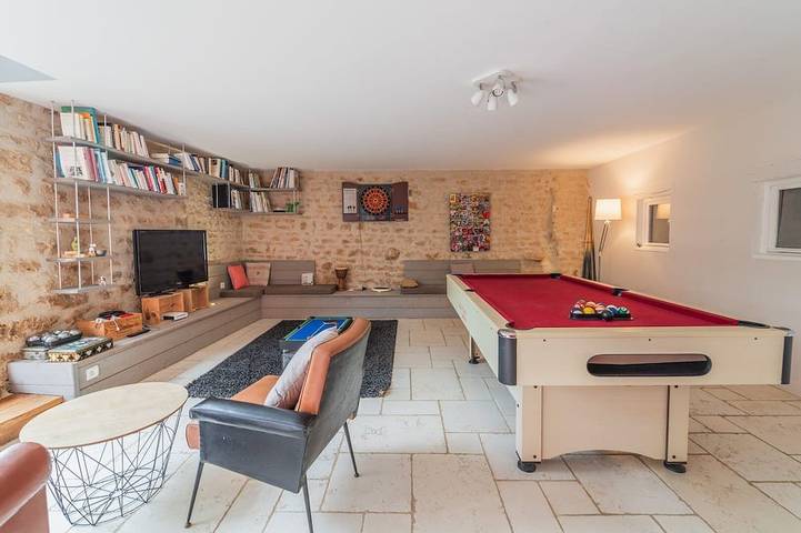 Baptresse: a charming cottage with a pool in Château-Larcher, Vienne