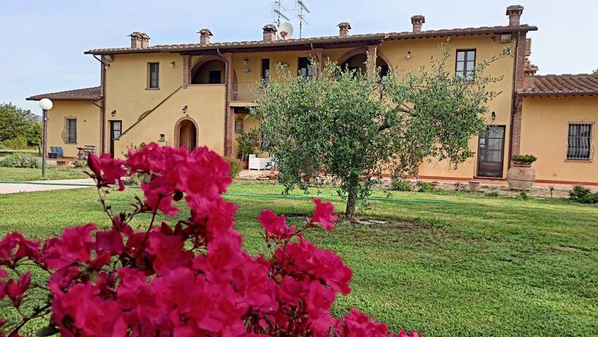 Appartamento per 4 persone, con Giardino e Piscina a Cascina