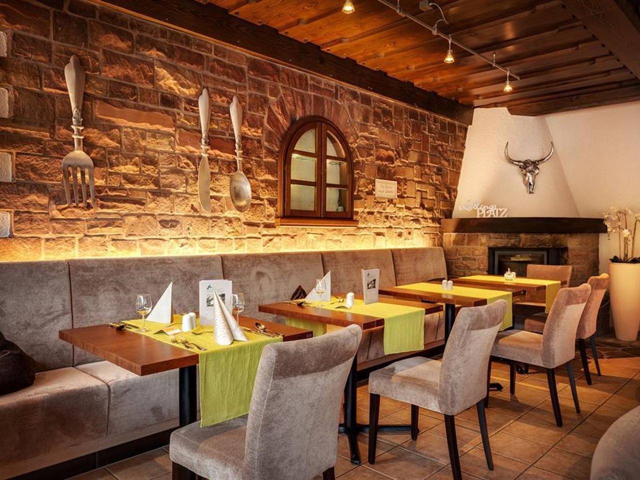 "Die Kleine Blume", Hotel-Restaurant - Doppelzimmer Dusche/Wc in Erfweiler, Pfalz