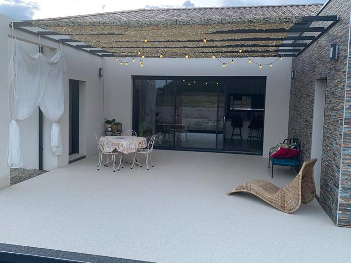 Location de vacances pour 4 personnes, avec jardin et piscine à Peaugres - 4