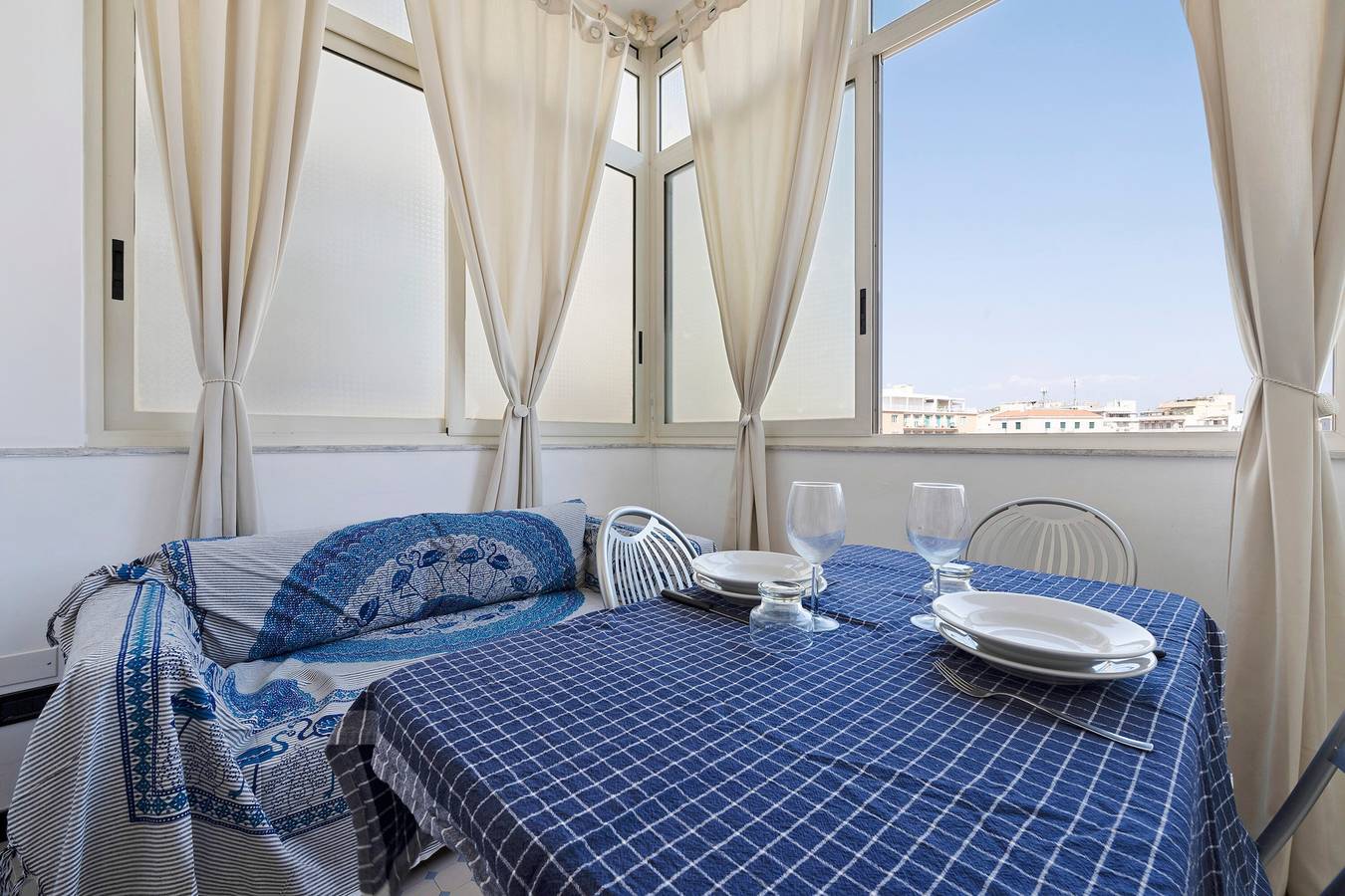 Appartamento intero, Family Comfort Appartamento Luna con Balcone, Wi-Fi e Aria Condizionata in Sant'Alenixedda, Cagliari