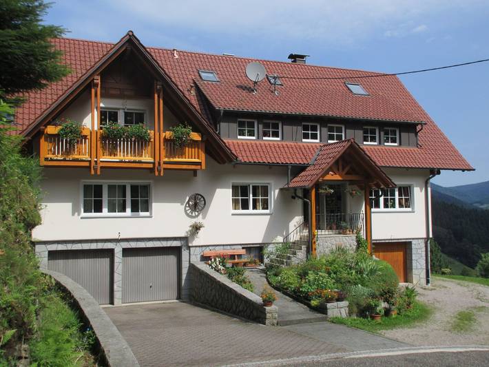 Hel lägenhet, Apartment 'Anna' with Mountain View, Private Garden and Balcony in Ottenhöfen im Schwarzwald, Central Black Forest