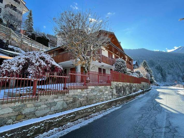 Appartamento per 4 persone, con Terrazza e Giardino nonché Panorama a Pila