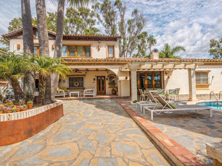 Casa rural para 10 personas, con jacuzzi además de terraza y jardín en Estepona - 4