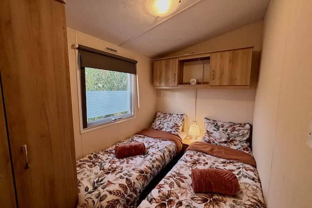 Family friendly chalet near the beach on 5* vacation park De Kuilart in Koudum in Ijsselmeer