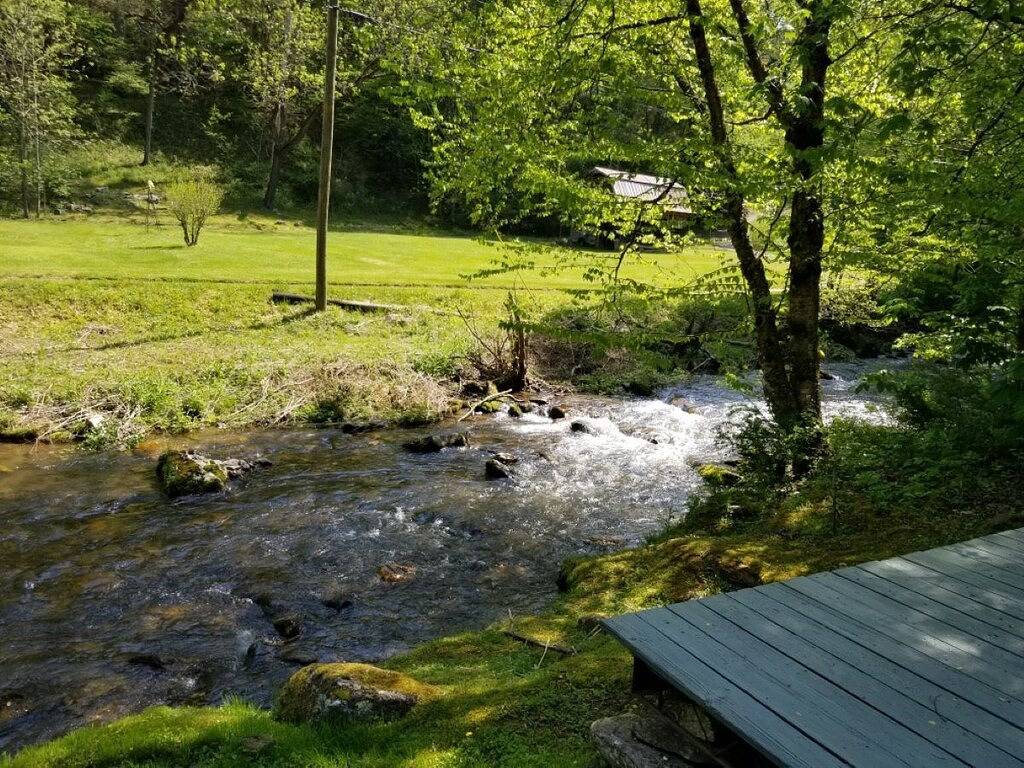 Urig, friedlich und Creekside! Alarka friedliche Nebenfluss-Kabine - Bryson City in Swain County