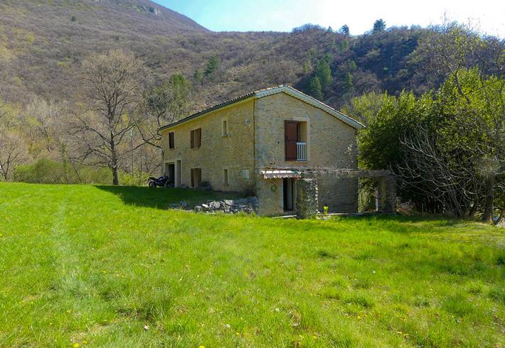 Gîte pour 6 personnes, avec Terrasse et Jardin à Entrepierres