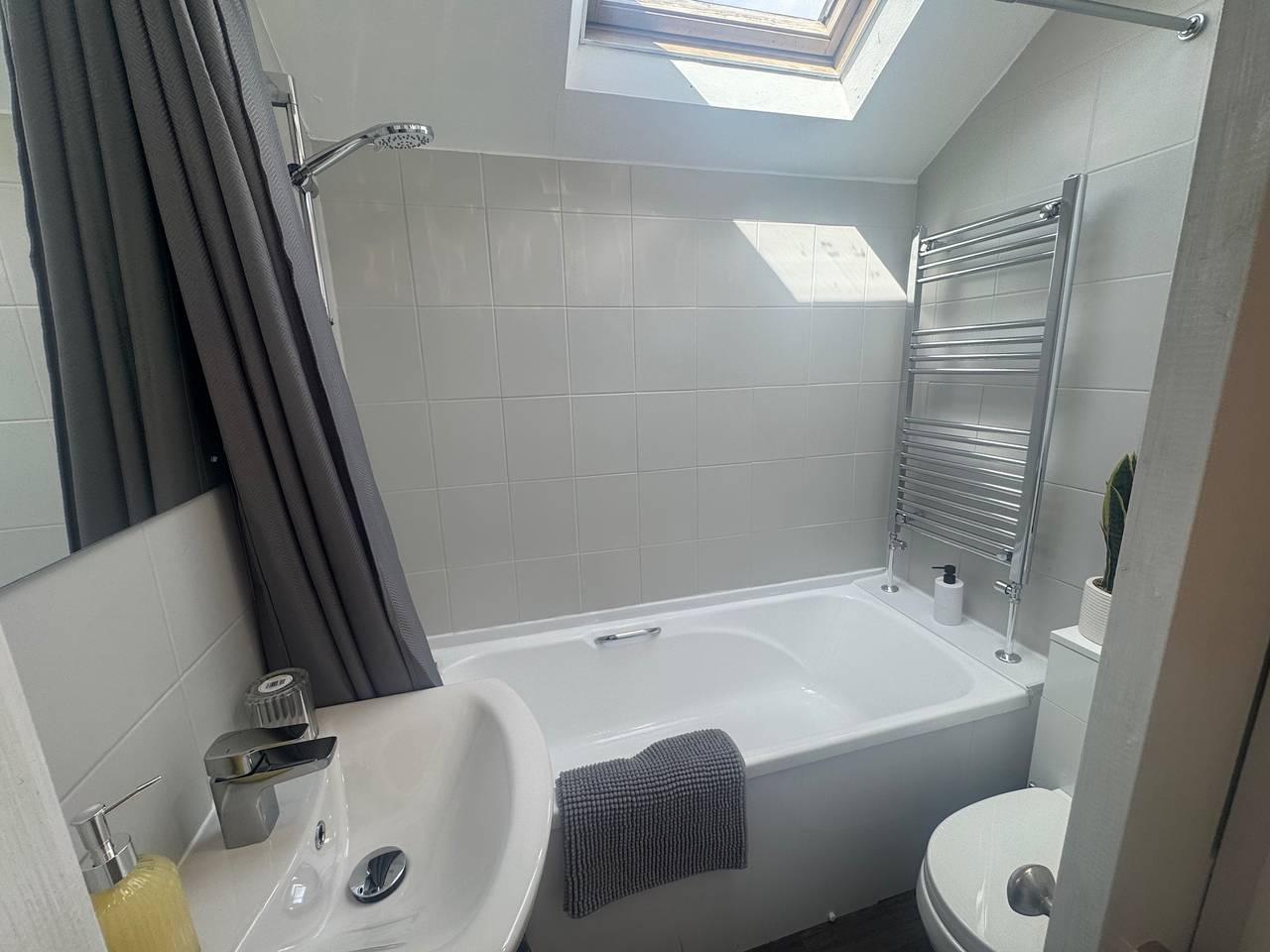 Ganze Ferienwohnung, Apt-Sleeps 9-Parking-Ideal for Contractors-Garden in Newcastle upon Tyne, Nordostengland