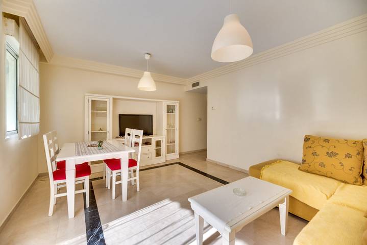 Entire apartment, Holiday Apartment "Banana" with Sea View, Shared Pool & A/C in Marbella Centre, Marbella