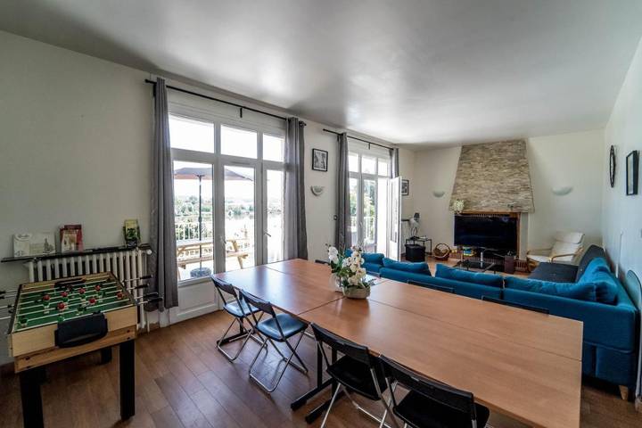 Location de vacances pour 14 personnes, avec Balcon et Jacuzzi ainsi que Terrasse et Vue sur le lac à Blois