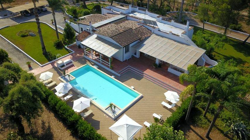 Ferienhaus für 21 Personen, mit Ausblick und Pool sowie Garten, mit Haustier
