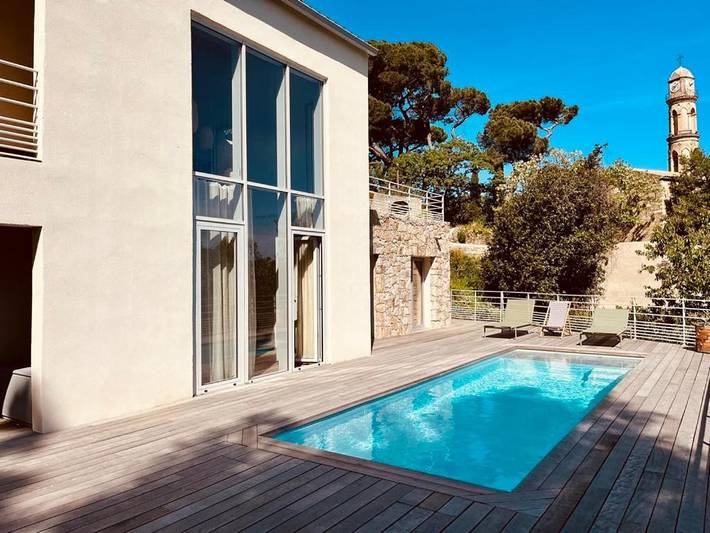 Location de vacances pour 8 personnes, avec piscine ainsi que jardin et vue à Ville-di-Paraso