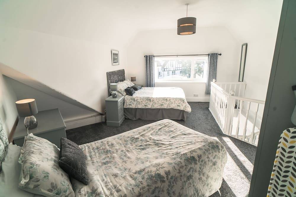 Entire apartment, Apartment Double Ensuite at Beachmount Holiday Apartments in Rhos on Sea, Conwy region