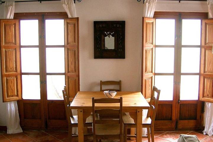 Appartement entier, Confortable appartement et terrasse avec vue superbe in Bubión, Alpujarras