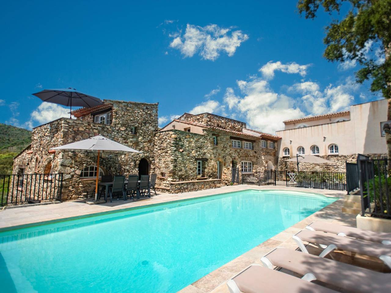 Cosy gîte on small domain with swimming pool in Plan-de-la-Tour, Region de Draguignan