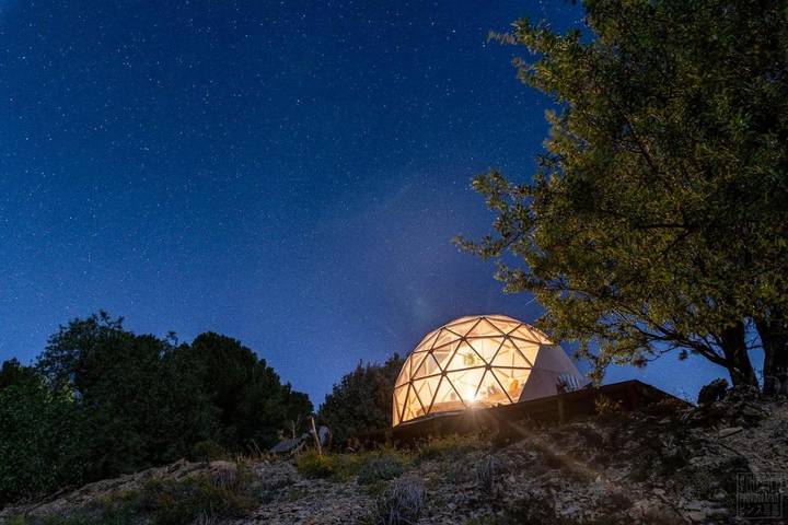 Camping pour 2 personnes, avec Terrasse et Jacuzzi ainsi que Piscine et Vue