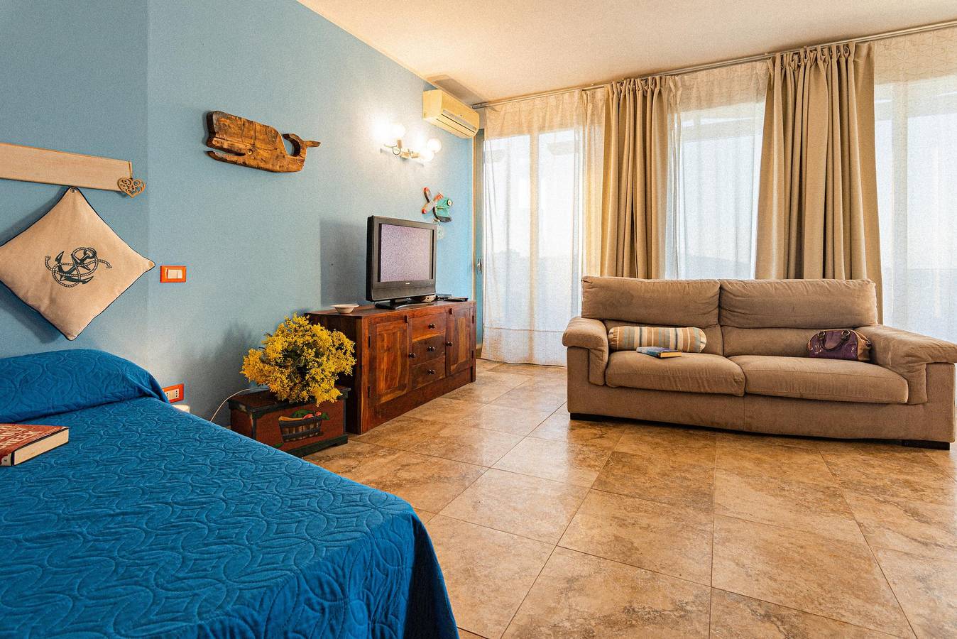 Appartamento intero, Appartamento 'Mono San Rocco' con vista mare, terrazza e A/C in Capoliveri, Isola d'Elba
